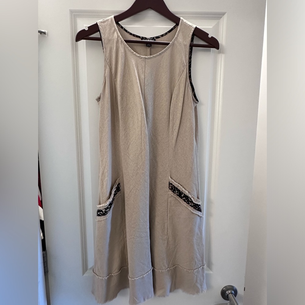 Women’s Sleeveless Dress